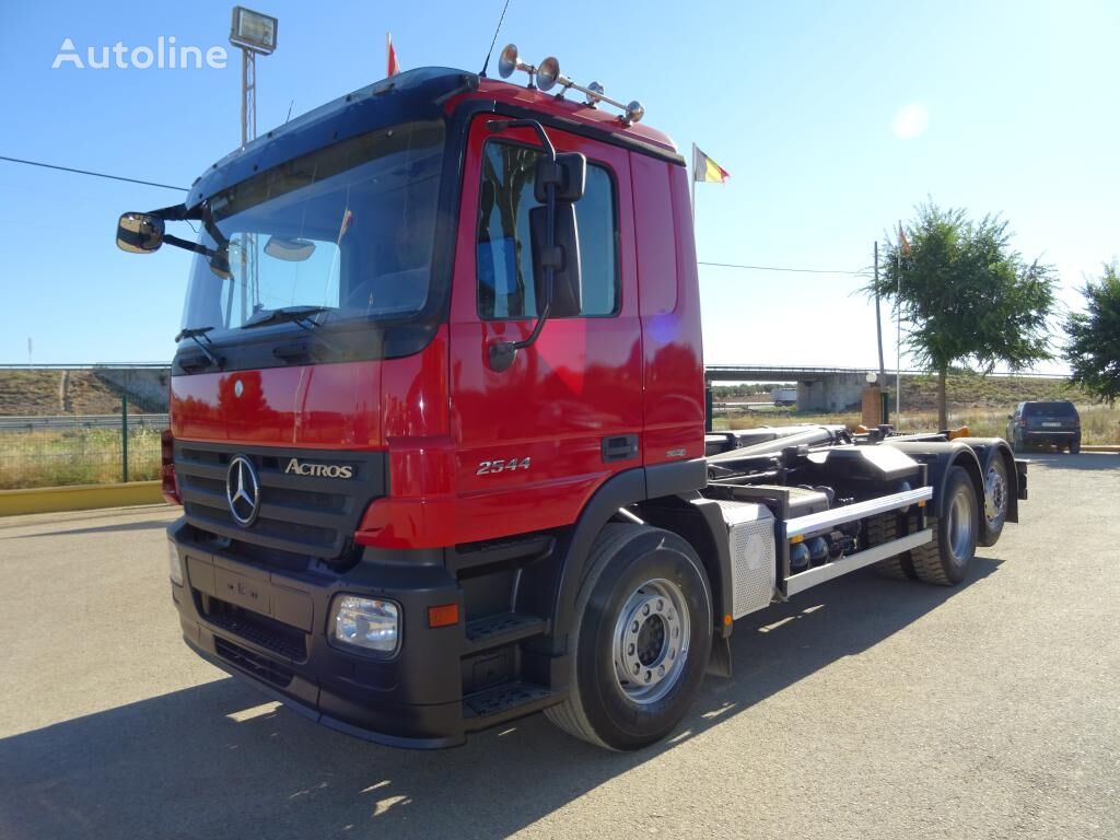 Mercedes-Benz ACTROS 25 44 kamion s kukom