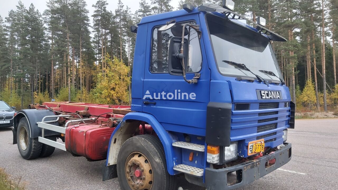 Scania P93 kamion sa kukom za podizanje tereta