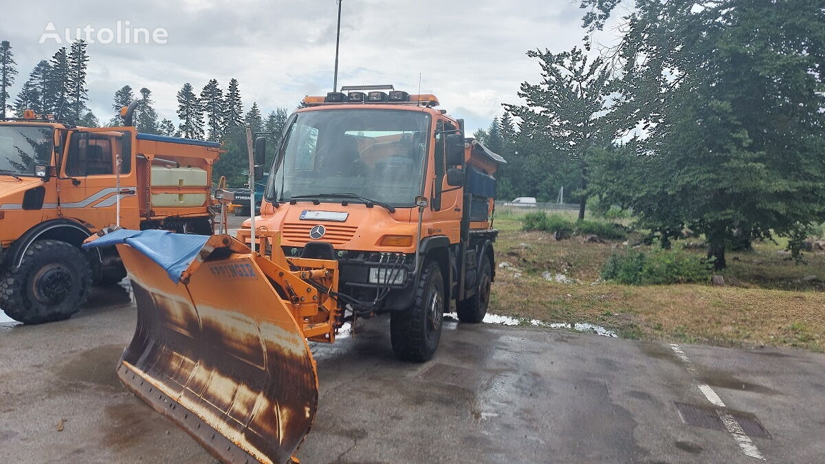 Mercedes-Benz UNIMOG U400 rasipač pijeska